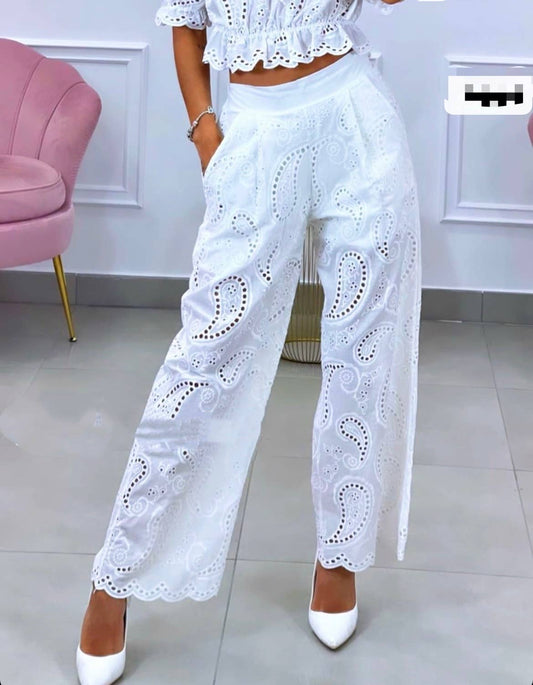 Boémista Store - Calças VIANESA em bordado inglês, forradas até meio da coxa. -  - #tag1# - #tag2#